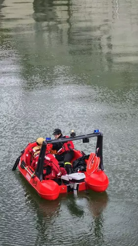 Łódź WHALY 310  polietylen czerwona 6