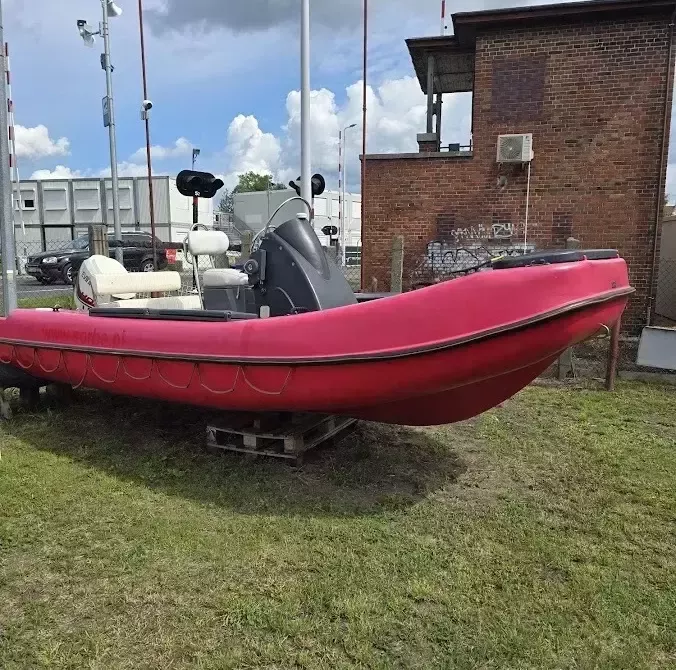 Łódź ratownicza Fun Yak 540 z kompletnym wyposażeniem i silnikiem Evinrude E-TEC 90 H.O.